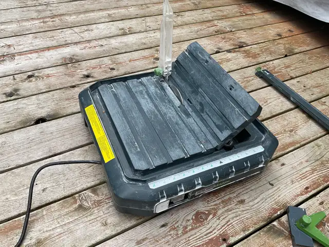 Wet saw for tile cutting in Power Tools in Winnipeg - Image 4