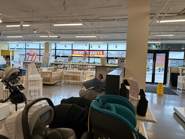 Baby Stroller, Car Seat and Furniture  ( Everything must go ) in Strollers, Carriers & Car Seats in City of Toronto - Image 3