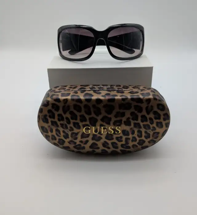 (B6895) Guess 1211 Black Oversized Rectangular Sunglasses w/...