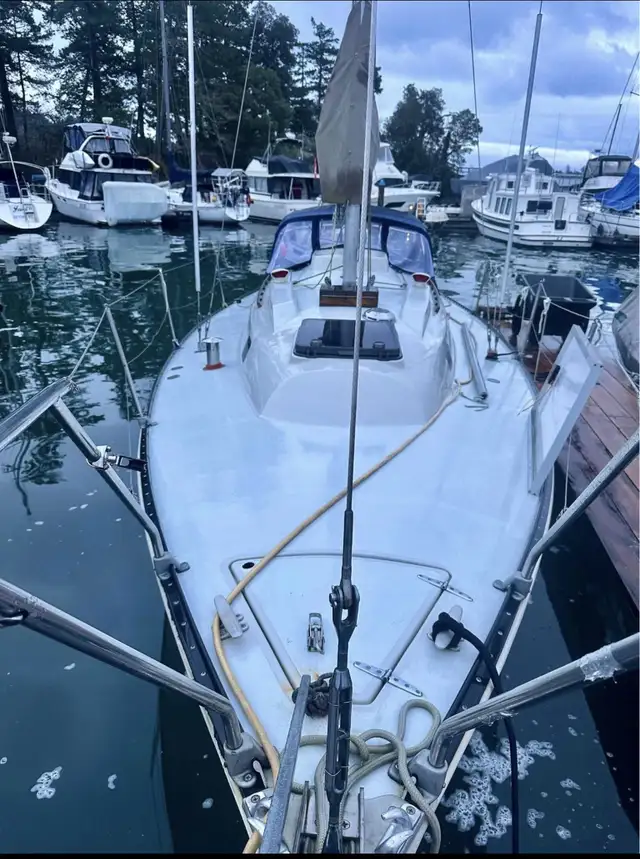 Beautiful 30’ C&C Sailboat  in Sailboats in Victoria - Image 10