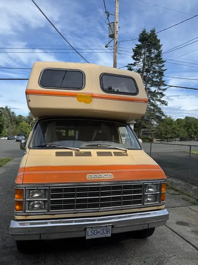 1981 Dodge RAM B350 Royal Okanagon Camper Van in Travel Trailers & Campers in Comox / Courtenay / Cumberland - Image 4