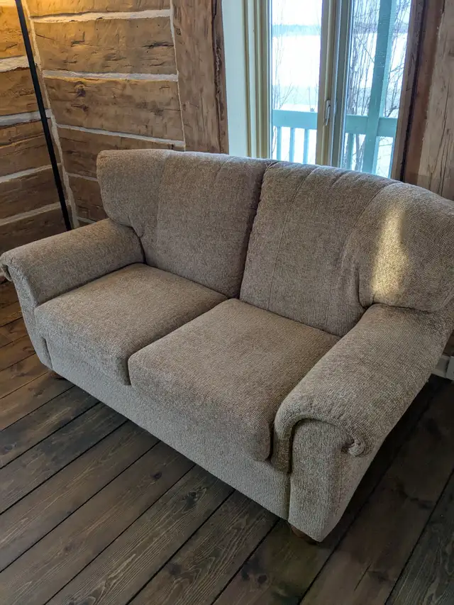 CAUSEUSE JAYMAR EXCELLENTE CONDITION / RECOUVREMENT NEUF63735877632641122