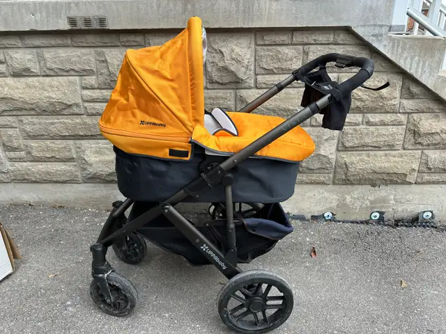 Uppababy Vista stroller and bassinet 2013 in Strollers, Carriers & Car Seats in Markham / York Region - Image 3