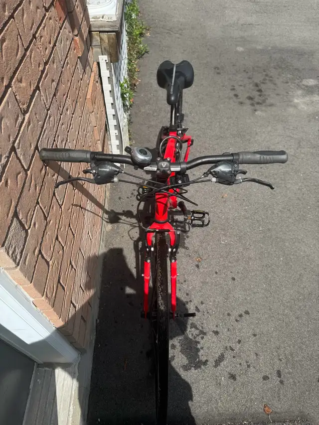 Devinci St-Tropez Hybrid Bicycle in Road in Ottawa - Image 3