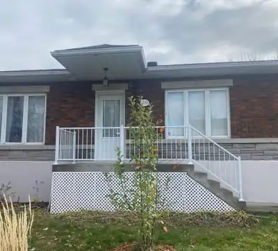 Sous-sol meublé – Location temporaire (1 à 6 mois) 1 150$ / mois – Maximum 2 occupants – Animaux non...