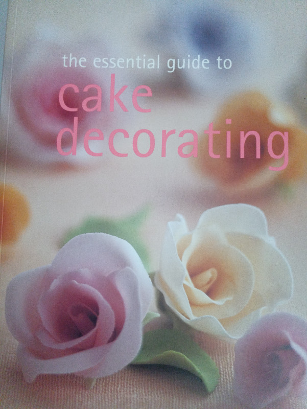 The Essential Guide to Cake Decorating by Jane Price 2004 in Hobbies & Crafts in Fredericton - Image 2