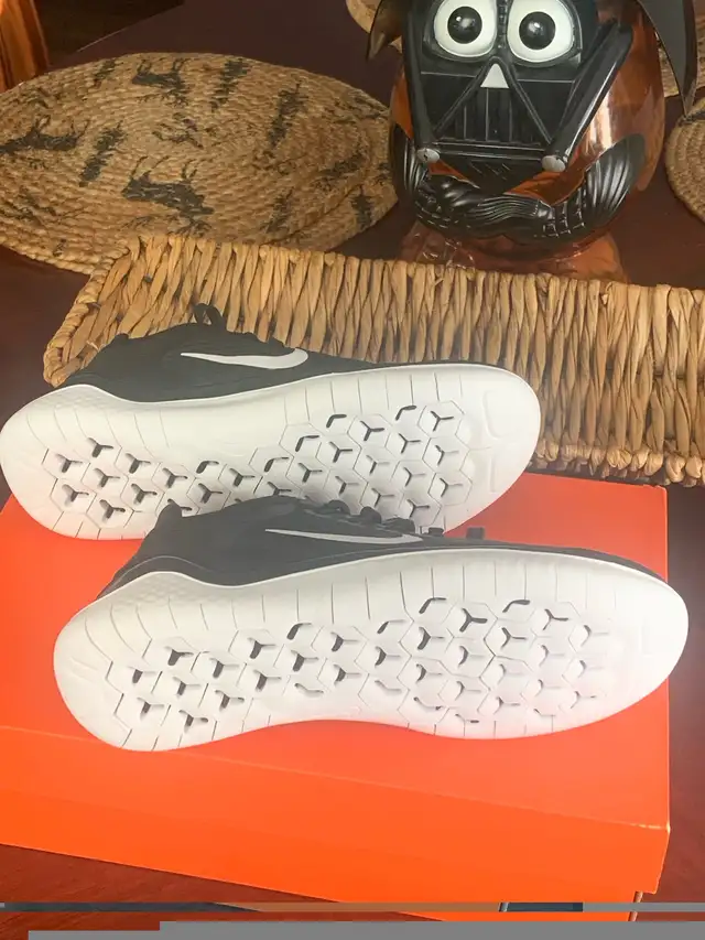 NEW WOMEN’S HIGH-END  ‘ NIKE FREE SIZE 7 RUNNERS  RN2018 in Women's - Shoes in Mississauga / Peel Region - Image 11