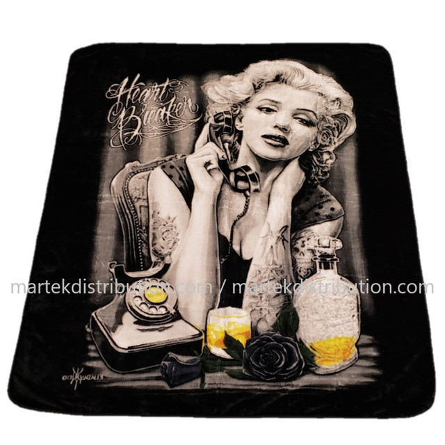 Marilyn Monroe couvertures en peluche $74.99+taxes chaque dans Literie  à Saint-Jean-sur-Richelieu