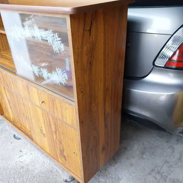 MCM Display Cabinet with Etched Glass Doors in Hutches & Display Cabinets in City of Toronto - Image 8