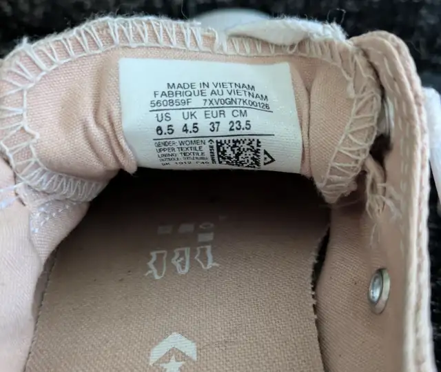 Converse sneakers, light pink, size 6.5 Ladies in Women's - Shoes in Calgary - Image 4