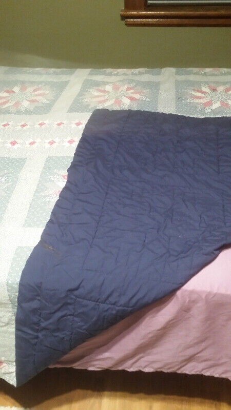 NICE HAND MADE QUILT DOUBLE SIZE in Bedding in Stratford - Image 3