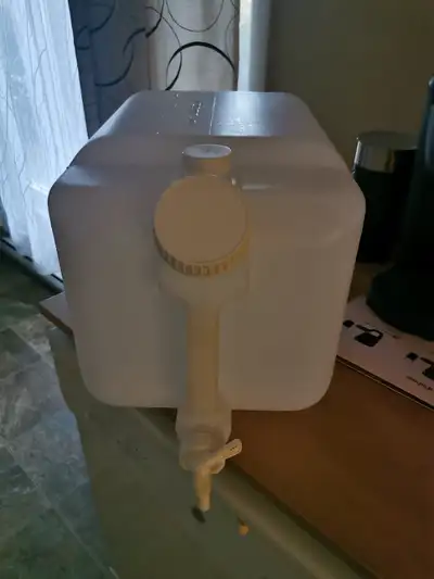 Deux réservoirs d'eau 5 gallon