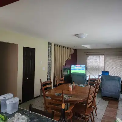Cozy room to rent South Newton area This room is in a Large house on a Large property in a shared ho...