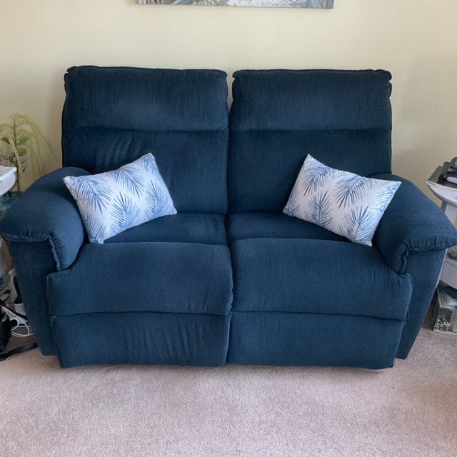 Loveseat Chairs & Recliners Hamilton Kijiji
