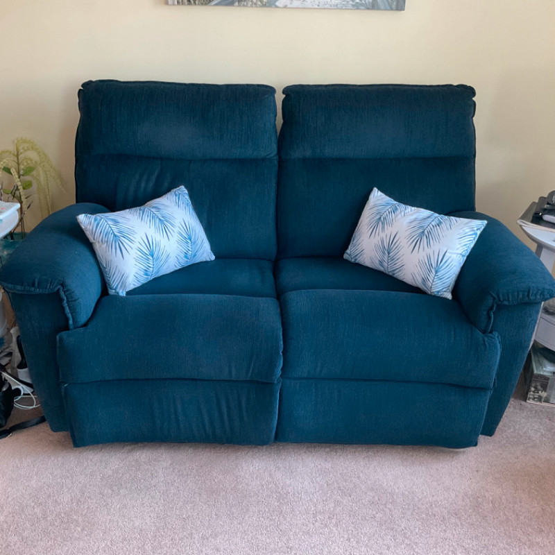 Loveseat Chairs & Recliners Hamilton Kijiji