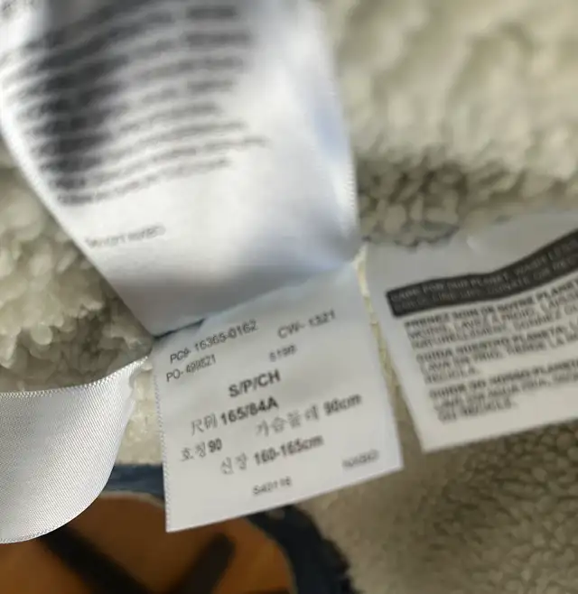 Levi's Sherpa Trucker Jacket- men’s size Small in Men's in Barrie - Image 6