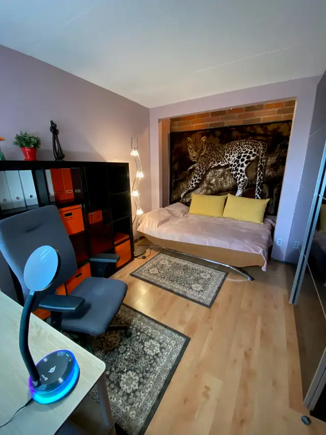 1 room for rent short term. Downtown Montreal near metro Atwater