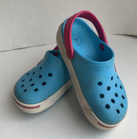 Pointure 10-11 (enfant) - Sandales Crocs bleus et roses