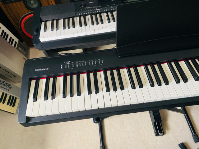 Roland FP-30 Digital 88 Key Piano - Bluetooth w/ Stand & Bench in Pianos & Keyboards in Winnipeg - Image 3