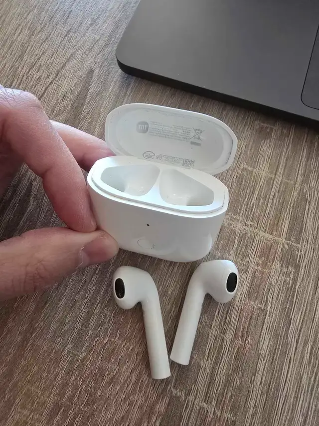 Xiaomi Redmi Buds 3 Wireless Earbuds in Headphones in City of Toronto - Image 3