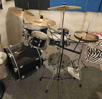 Full drum set 9 pieces great condition 