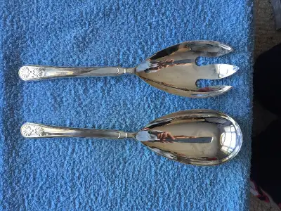 1. 2 PIECES SILVER PLATED. BUFFET SREVING SET