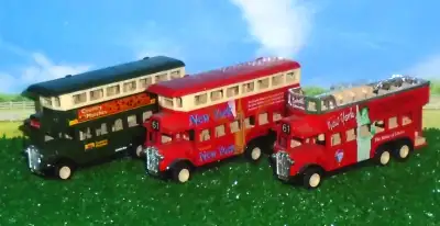 Modèles Diecast...De ma collection...Trois autobus Anglais flambants neufs...Tout métal...Chacun mes...