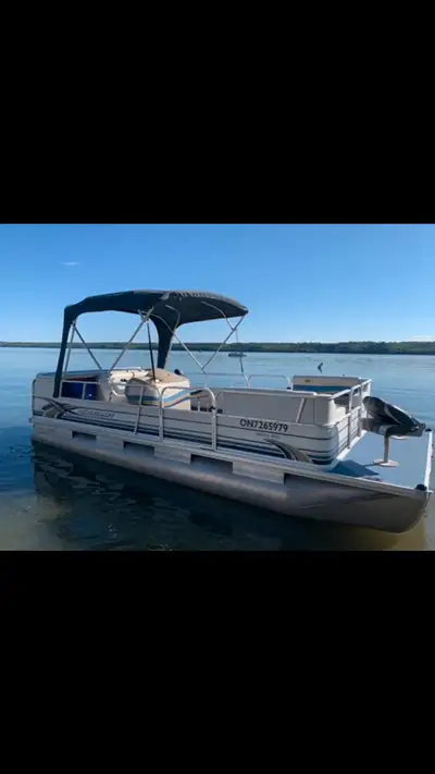 Selling our 2000 Princecraft 20’ pontoon. Has a Mercury 50hp 4 stroke outboard. Scissor lift trailer...