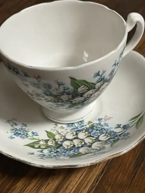 Collectible - Vintage - Teacup and Saucer in Arts & Collectibles in Ottawa - Image 2