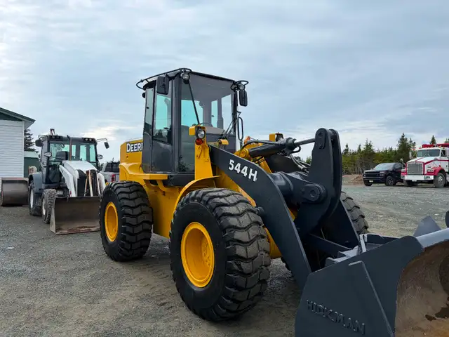 544H John Deere Loader in Heavy Equipment in St. John's - Image 4