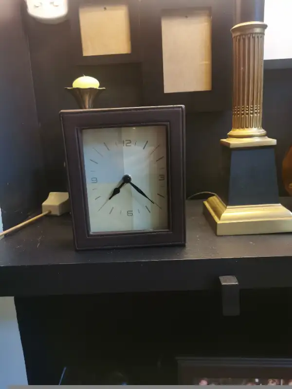 New clock in leather fame, extremely quite , $10 in Home Décor & Accents in Ottawa - Image 3