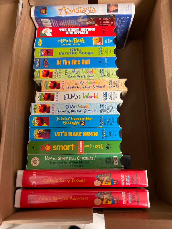 VHS tapes for children - Anastasia  Elmo  Caillou  Grinch  Pooh in Toys & Games in Markham / York Region