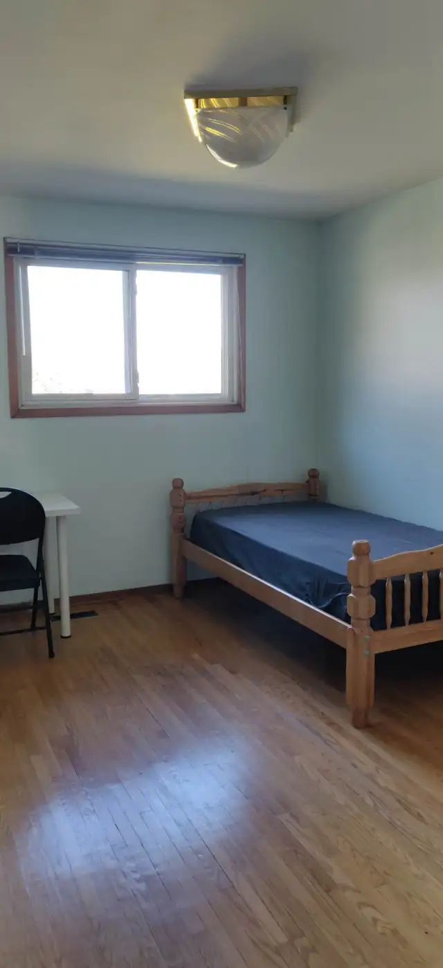 1 bright room for rent close to Seneca College in Finch and 401 in Room Rentals & Roommates in City of Toronto - Image 12