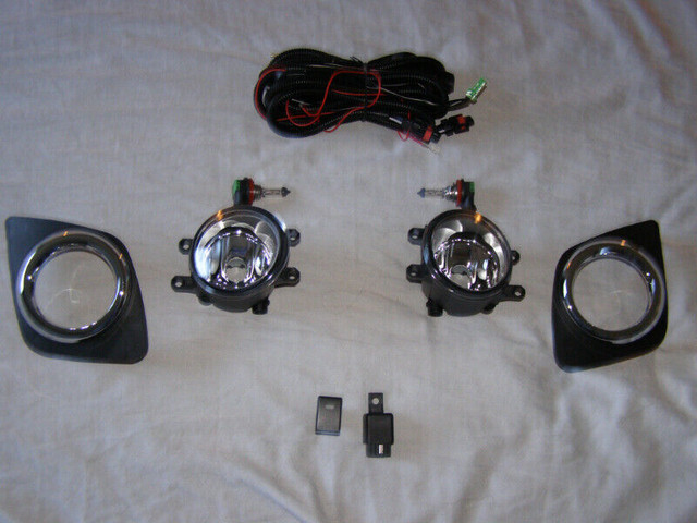 NEUF Kit de Fog Lamp Toyota RAV4 2009 - 2012 Foglamp Kit, Phare dans Pièces de carrosserie  à Longueuil/Rive Sud