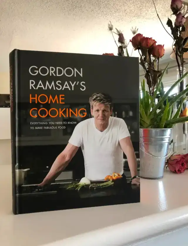 Hardcover New York book  (Centertown Ottawa) in Bookcases & Shelving Units in Ottawa - Image 5