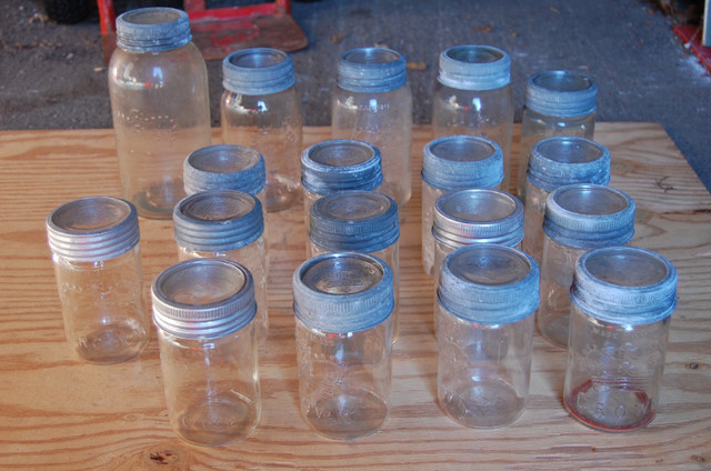 Mason Jars Old ,  Vintage,  Zinc rings,  Glass Lids in Arts & Collectibles in Markham / York Region