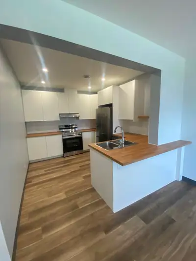 Please specify when you are looking to move and why you are moving. Let us know how many adults, kid...