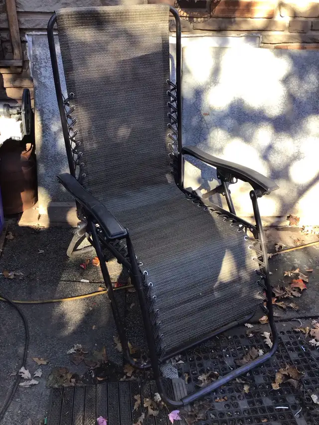 Reclining Gravity Patio Chair  in Patio & Garden Furniture in Oakville / Halton Region - Image 2