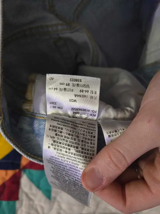 Levi and garage shorts in Women's - Bottoms in Ottawa - Image 4