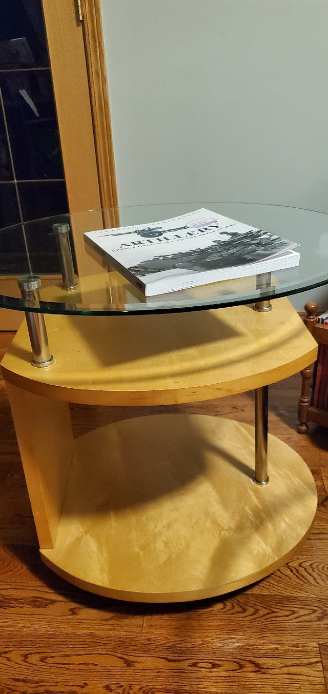 Wood and glass coffee table with 2 end tables on wheels  in Coffee Tables in Regina - Image 2