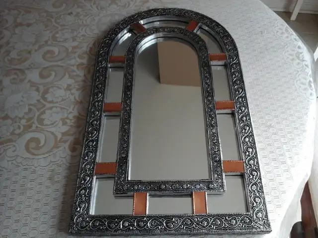 Wall Mirror  Antique in Arts & Collectibles in Ottawa - Image 2