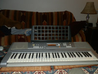Yamaha YPT-300 61-Key Touch-Sensitive Keyboard Piano Midi w/ Pow