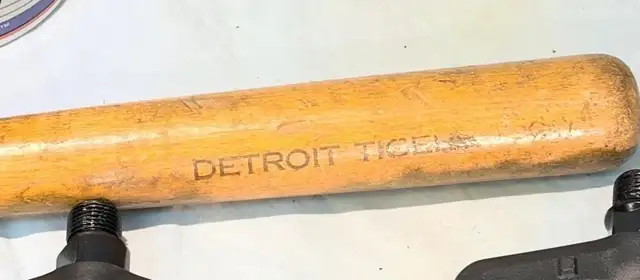 SPORTS LOT KIDS- 2 BASEBALL GLOVES / pr HOCKEY SHIN PADS BAT CUP in Other in Mississauga / Peel Region - Image 7