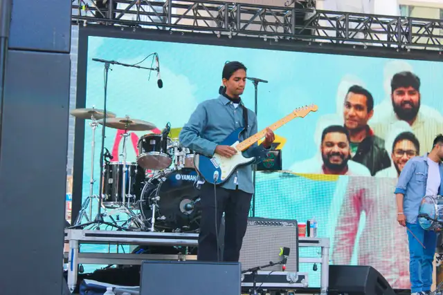 Online Guitar/Piano/Bass/Theory/Uke/Drums/Prod - Music Lessons! in Friendship & Networking in City of Toronto - Image 4