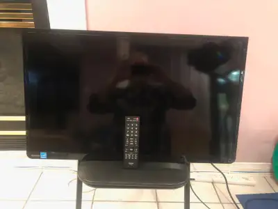 TOSHIBA 32" TV  With Remote - Not Working ?, View more