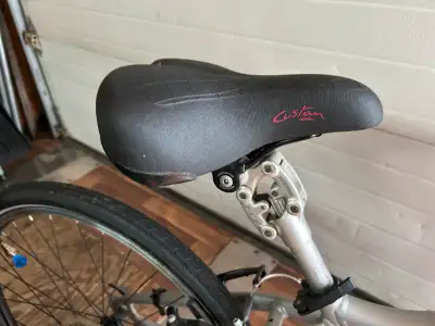 Vélo Devinci  comme un neuf a voir prix375.00  photo, View more