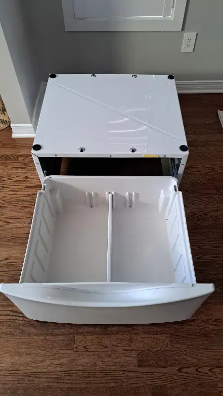 Kenmore Laundry Pedestal with Storage Drawer in Washers & Dryers in Ottawa - Image 2