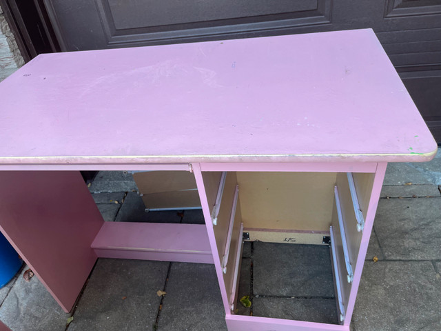 bureau pou chambre d’ nfant dans Rangement et organisation  à Laval/Rive Nord