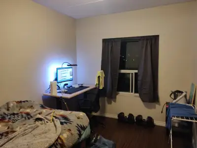 Looking to lease transfer my room over the summer in 64 Marshall st in Waterloo near Laurier Univers...