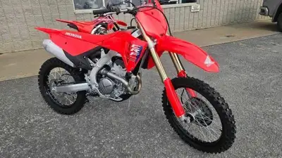 Honda CRF 250R -1280$ Annee : 2025 Prix : 11480$ + txs Promo - 1280$ Prix 10200$ + txs Tel: 450.349....